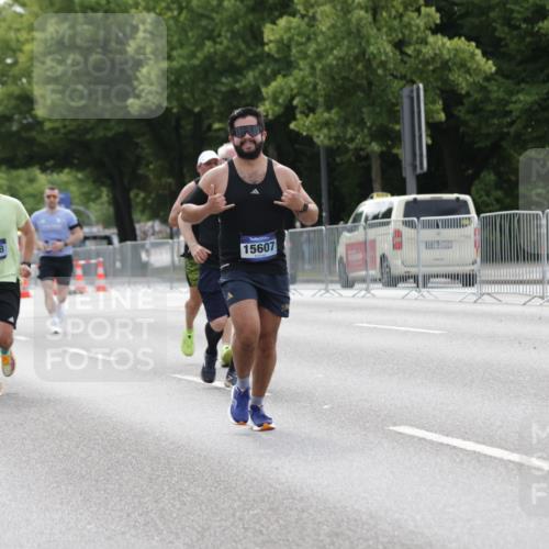 29.06.2025 - hella hamburg halbmarathon Jannik Wohlers http://msf.ph/oto/8222792 29.06.2025 10:27:28 Lombardsbrücke 1148, 2080, 3389, 5177, 5847, 6632, 7497, 7978, 8085, 9567, 9688, 11692, 11739, 12780, 12823, 13043, 13860, 15607, 16569, 16804, 16838, 18301, 18626 meine-sportfotos.de