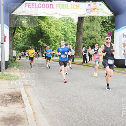 29.06.2025 - hella hamburg halbmarathon MichiJ http://msf.ph/oto/8222836 29.06.2025 10:24:41 Zwischen KM18-KM19 3809, 6704, 10384, 11120, 12044, 13798, 14622, 15348, 15415, 15931, 18237 meine-sportfotos.de