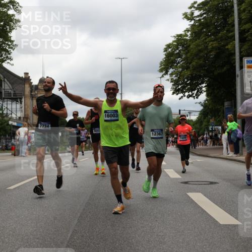 29.06.2025 - hella hamburg halbmarathon Yannick Fuchs http://msf.ph/oto/8222873 29.06.2025 10:46:12 20KM 2287, 2397, 2595, 4140, 4557, 4837, 5032, 5093, 5116, 5399, 5482, 6390, 7130, 7312, 7409, 7724, 7732, 8139, 8661, 8977, 9082, 9093, 9145, 9876, 10115, 11459, 11551, 12367, 12580, 13047, 13051, 13327, 14122, 14300, 14561, 15001, 15275, 15356, 15427, 15506, 15727, 15829, 15831, 16003, 16179, 16357, 16591, 17997, 18801, 18982 meine-sportfotos.de