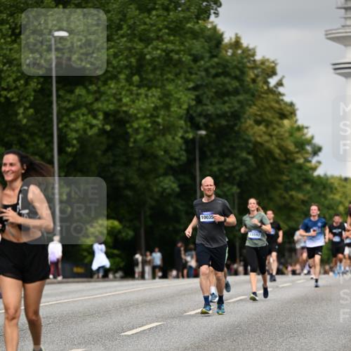 29.06.2025 - hella hamburg halbmarathon Dr. Thomas Lammeyer http://msf.ph/oto/8222945 29.06.2025 10:13:04 Kennedybrücke 1823, 2427, 3762, 4592, 4859, 6674, 7198, 9297, 9718, 9823, 9951, 9958, 10035, 10092, 10194, 10609, 10857 meine-sportfotos.de