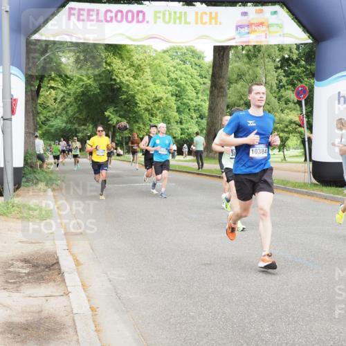 29.06.2025 - hella hamburg halbmarathon MichiJ http://msf.ph/oto/8223015 29.06.2025 10:24:42 Zwischen KM18-KM19 3809, 6704, 10384, 11120, 12044, 12447, 13798, 14622, 15348, 15415, 15931, 17691, 18237 meine-sportfotos.de