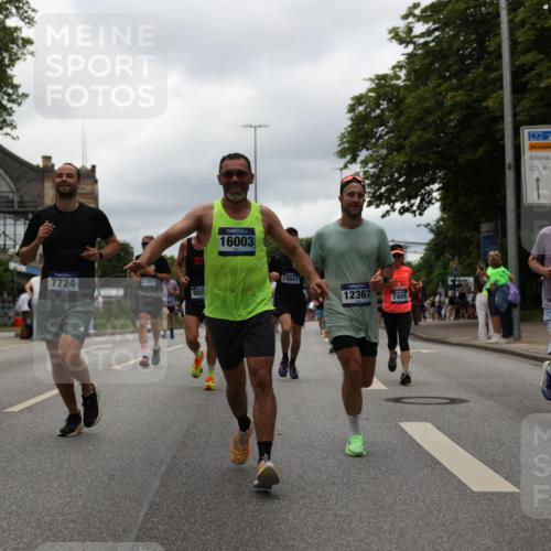 29.06.2025 - hella hamburg halbmarathon Yannick Fuchs http://msf.ph/oto/8223075 29.06.2025 10:46:12 20KM 2287, 2397, 2595, 4140, 4557, 4837, 5032, 5093, 5116, 5399, 5482, 6390, 7130, 7312, 7409, 7724, 7732, 8139, 8661, 8977, 9082, 9093, 9145, 9876, 10115, 11459, 11551, 12367, 12580, 13047, 13051, 13327, 14122, 14300, 14561, 15001, 15275, 15356, 15427, 15506, 15727, 15829, 15831, 16003, 16179, 16357, 16591, 17997, 18801, 18982 meine-sportfotos.de