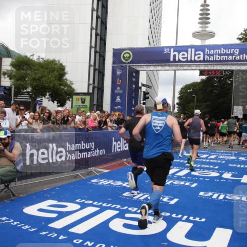 29.06.2025 - hella hamburg halbmarathon Michael Strokosch http://msf.ph/oto/8223083 29.06.2025 10:49:55 Ziel 2540, 4017, 5460, 6125, 8455, 9126, 9200, 9491, 9597, 9924, 11975, 12527, 13463, 16800, 16887, 17753, 19109, 19122 meine-sportfotos.de