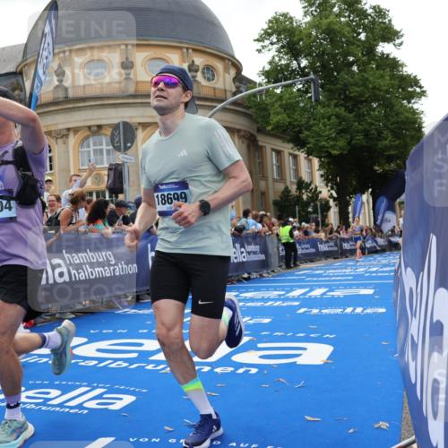 29.06.2025 - hella hamburg halbmarathon Strokosch-Dieckow http://msf.ph/oto/8223148 29.06.2025 10:29:39 Ziel 6781, 7186, 8784, 13374, 16818, 18422, 18699, 19204 meine-sportfotos.de