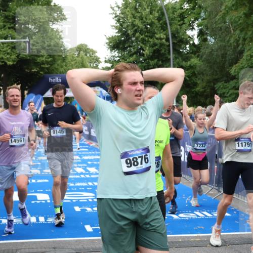 29.06.2025 - hella hamburg halbmarathon Zöllner http://msf.ph/oto/8223174 29.06.2025 10:52:36 Ziel 2670, 3715, 3952, 6561, 6562, 7178, 7232, 9145, 9739, 11689, 11791, 12450, 13051, 13301, 14561, 15001, 15980, 18982 meine-sportfotos.de