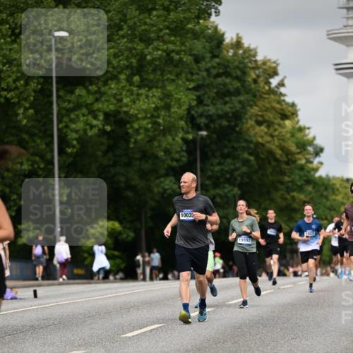 29.06.2025 - hella hamburg halbmarathon Dr. Thomas Lammeyer http://msf.ph/oto/8223194 29.06.2025 10:13:05 Kennedybrücke 1823, 2427, 3762, 4592, 4859, 6674, 7198, 9297, 9823, 9951, 9958, 10035, 10092, 10194, 10609, 10857 meine-sportfotos.de