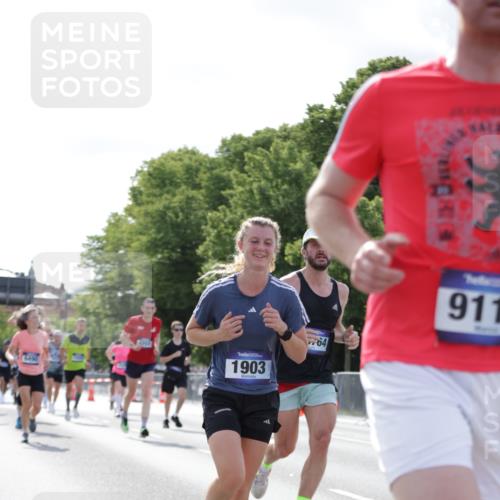 29.06.2025 - hella hamburg halbmarathon Jannik Wohlers http://msf.ph/oto/8223284 29.06.2025 09:51:13 Lombardsbrücke 1520, 1570, 1903, 1920, 2653, 2880, 2972, 3523, 4297, 4634, 4759, 4843, 4865, 4991, 4999, 5375, 5410, 6490, 7092, 7105, 7363, 8346, 8871, 9114, 9364, 10375, 10480, 10669, 10934, 11417, 11959, 12711, 12712, 13196, 13479, 14722, 14861, 15383, 15542, 15828, 15857, 15932, 16281, 16660, 17381, 17382, 17724, 18013, 18539, 18764, 18868, 18970 meine-sportfotos.de