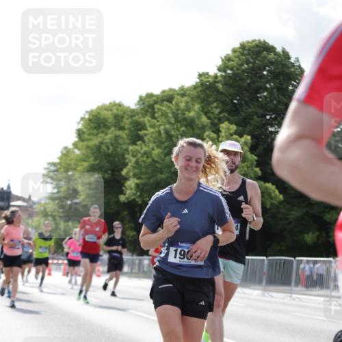 29.06.2025 - hella hamburg halbmarathon Jannik Wohlers http://msf.ph/oto/8223367 29.06.2025 09:51:13 Lombardsbrücke 1520, 1570, 1903, 1920, 2653, 2880, 2972, 3523, 4297, 4634, 4759, 4843, 4865, 4991, 4999, 5375, 5410, 6490, 7092, 7105, 7363, 8346, 8871, 9114, 9364, 10375, 10480, 10669, 10934, 11417, 11959, 12711, 12712, 13196, 13479, 14722, 14861, 15383, 15542, 15828, 15857, 15932, 16281, 16660, 17381, 17382, 17724, 18013, 18539, 18764, 18868, 18970 meine-sportfotos.de