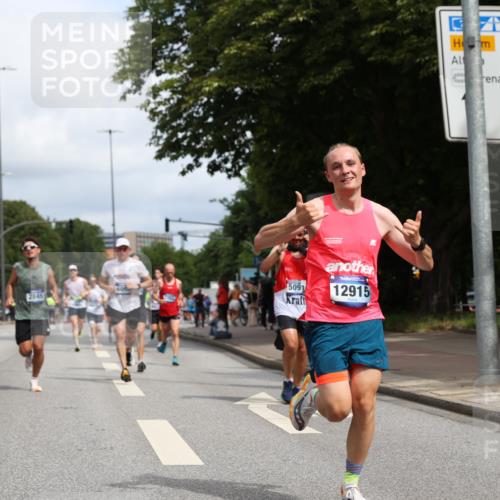 29.06.2025 - hella hamburg halbmarathon Yannick Fuchs http://msf.ph/oto/8223388 29.06.2025 10:33:12 20KM 1710, 2262, 2296, 2719, 2745, 2849, 3014, 3431, 4148, 5091, 5248, 6095, 6684, 7110, 8091, 9403, 10218, 11049, 11055, 11281, 11282, 11379, 12137, 12915, 13755, 13800, 14905, 15372, 16075, 16280, 17154, 17623, 17646, 17722, 18761, 19004, 19151 meine-sportfotos.de