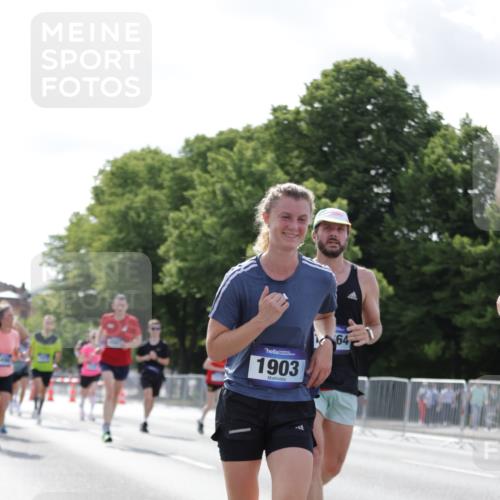 29.06.2025 - hella hamburg halbmarathon Jannik Wohlers http://msf.ph/oto/8223394 29.06.2025 09:51:13 Lombardsbrücke 1520, 1570, 1903, 1920, 2653, 2880, 2972, 3523, 4297, 4634, 4759, 4843, 4865, 4991, 4999, 5375, 5410, 6490, 7092, 7105, 7363, 8346, 8871, 9114, 9364, 10375, 10480, 10669, 10934, 11417, 11959, 12711, 12712, 13196, 13479, 14722, 14861, 15383, 15542, 15828, 15857, 15932, 16281, 16660, 17381, 17382, 17724, 18013, 18539, 18764, 18868, 18970 meine-sportfotos.de