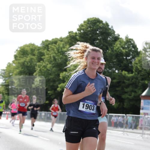 29.06.2025 - hella hamburg halbmarathon Jannik Wohlers http://msf.ph/oto/8223419 29.06.2025 09:51:14 Lombardsbrücke 1520, 1570, 1903, 1920, 2653, 2880, 2972, 3523, 4297, 4634, 4759, 4843, 4865, 4991, 4999, 5375, 5410, 6490, 7092, 7105, 7363, 8346, 8871, 9114, 9364, 10375, 10480, 10669, 10934, 11417, 11959, 12711, 12712, 13196, 13479, 14722, 14861, 15383, 15542, 15828, 15857, 15932, 16281, 16660, 17381, 17382, 17724, 18013, 18356, 18539, 18764, 18868, 18970 meine-sportfotos.de