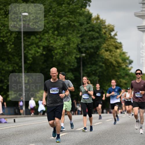 29.06.2025 - hella hamburg halbmarathon Dr. Thomas Lammeyer http://msf.ph/oto/8223448 29.06.2025 10:13:07 Kennedybrücke 1823, 2427, 3762, 4592, 4859, 6674, 7081, 7198, 9297, 9823, 9951, 9958, 10035, 10092, 10194, 10609, 10857 meine-sportfotos.de