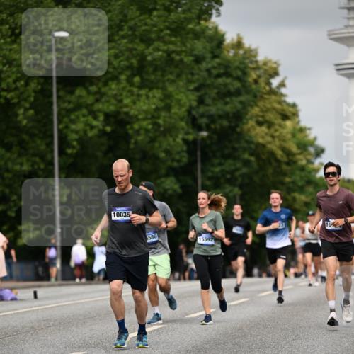 29.06.2025 - hella hamburg halbmarathon Dr. Thomas Lammeyer http://msf.ph/oto/8223464 29.06.2025 10:13:07 Kennedybrücke 1823, 2427, 3762, 4592, 4859, 6674, 7081, 7198, 9297, 9823, 9951, 9958, 10035, 10092, 10194, 10609, 10857 meine-sportfotos.de