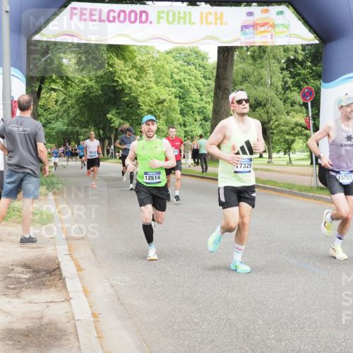 29.06.2025 - hella hamburg halbmarathon MichiJ http://msf.ph/oto/8223506 29.06.2025 10:24:50 Zwischen KM18-KM19 3843, 10877, 12447, 12462, 12514, 15701, 15959, 17691, 18841 meine-sportfotos.de