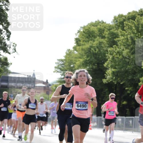 29.06.2025 - hella hamburg halbmarathon Jannik Wohlers http://msf.ph/oto/8223530 29.06.2025 09:51:16 Lombardsbrücke 1520, 1570, 1903, 1920, 2653, 2880, 2972, 4297, 4634, 4759, 4843, 4865, 4991, 4999, 5375, 5410, 6490, 7092, 7105, 7363, 8346, 8871, 8900, 9114, 9364, 10375, 10480, 10669, 10934, 11021, 11417, 11714, 12711, 12712, 13196, 13479, 14346, 14722, 14861, 15383, 15542, 15828, 15932, 16281, 16660, 17381, 17382, 17406, 18013, 18356, 18539, 18764 meine-sportfotos.de