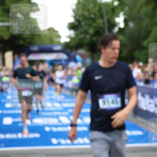 29.06.2025 - hella hamburg halbmarathon Zöllner http://msf.ph/oto/8223577 29.06.2025 10:52:39 Ziel 2346, 2670, 3952, 6561, 6562, 7475, 9739, 10115, 11459, 11689, 12450, 13051, 13301, 14122, 15001, 18982 meine-sportfotos.de