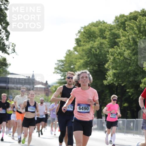29.06.2025 - hella hamburg halbmarathon Jannik Wohlers http://msf.ph/oto/8223591 29.06.2025 09:51:16 Lombardsbrücke 1520, 1570, 1903, 1920, 2653, 2880, 2972, 4297, 4634, 4759, 4843, 4865, 4991, 4999, 5375, 5410, 6490, 7092, 7105, 7363, 8346, 8871, 8900, 9114, 9364, 10375, 10480, 10669, 10934, 11021, 11417, 11714, 12711, 12712, 13196, 13479, 14346, 14722, 14861, 15383, 15542, 15828, 15932, 16281, 16660, 17381, 17382, 17406, 18013, 18356, 18539, 18764 meine-sportfotos.de