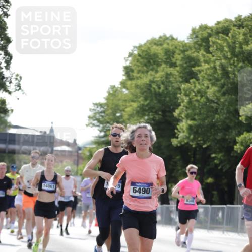 29.06.2025 - hella hamburg halbmarathon Jannik Wohlers http://msf.ph/oto/8223603 29.06.2025 09:51:16 Lombardsbrücke 1520, 1570, 1903, 1920, 2653, 2880, 2972, 4297, 4634, 4759, 4843, 4865, 4991, 4999, 5375, 5410, 6490, 7092, 7105, 7363, 8346, 8871, 8900, 9114, 9364, 10375, 10480, 10669, 10934, 11021, 11417, 11714, 12711, 12712, 13196, 13479, 14346, 14722, 14861, 15383, 15542, 15828, 15932, 16281, 16660, 17381, 17382, 17406, 18013, 18356, 18539, 18764 meine-sportfotos.de
