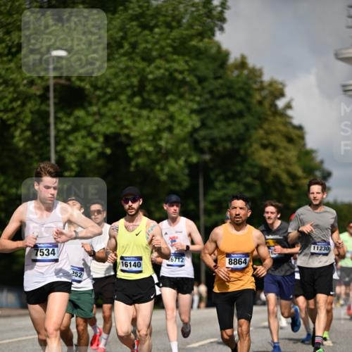 29.06.2025 - hella hamburg halbmarathon Dr. Thomas Lammeyer http://msf.ph/oto/8223619 29.06.2025 09:49:52 Kennedybrücke 1344, 1889, 2243, 3809, 3955, 4477, 4944, 5042, 5048, 7534, 7628, 7901, 8312, 8956, 10298, 10865, 10927, 10929, 11230, 11304 meine-sportfotos.de