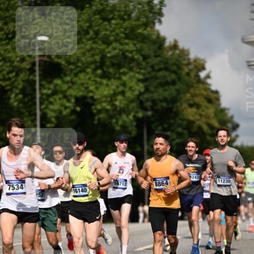 29.06.2025 - hella hamburg halbmarathon Dr. Thomas Lammeyer http://msf.ph/oto/8223633 29.06.2025 09:49:52 Kennedybrücke 1344, 1889, 2243, 3809, 3955, 4477, 4944, 5042, 5048, 7534, 7628, 7901, 8312, 8956, 10298, 10865, 10927, 10929, 11230, 11304 meine-sportfotos.de