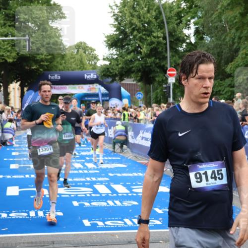 29.06.2025 - hella hamburg halbmarathon Zöllner http://msf.ph/oto/8223645 29.06.2025 10:52:39 Ziel 2346, 2670, 3952, 6561, 6562, 7475, 9739, 10115, 11459, 11689, 12450, 13051, 13301, 14122, 15001, 18982 meine-sportfotos.de