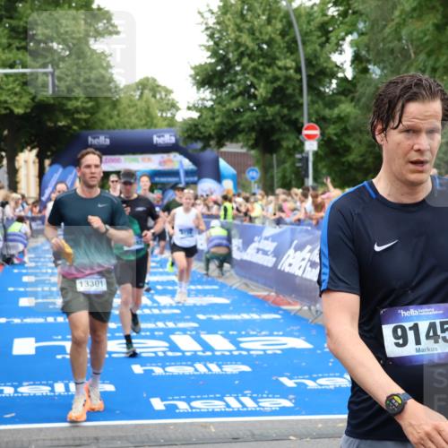 29.06.2025 - hella hamburg halbmarathon Zöllner http://msf.ph/oto/8223703 29.06.2025 10:52:40 Ziel 2346, 2670, 3952, 6561, 6562, 7475, 9739, 10115, 11459, 11689, 12450, 13051, 13301, 14122, 15001, 18982 meine-sportfotos.de