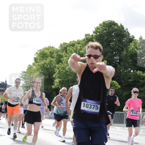 29.06.2025 - hella hamburg halbmarathon Jannik Wohlers http://msf.ph/oto/8223711 29.06.2025 09:51:18 Lombardsbrücke 1520, 1570, 1903, 2653, 2880, 3437, 4297, 4634, 4843, 4865, 4991, 5375, 5410, 6490, 7092, 7105, 7363, 8346, 8871, 8900, 9114, 9364, 10319, 10375, 10480, 10669, 10934, 11021, 11417, 11714, 12623, 12711, 12712, 13183, 13196, 13479, 14346, 14722, 14861, 15542, 15828, 15932, 16281, 16660, 17381, 17382, 17406, 18049, 18356, 18539, 18764 meine-sportfotos.de