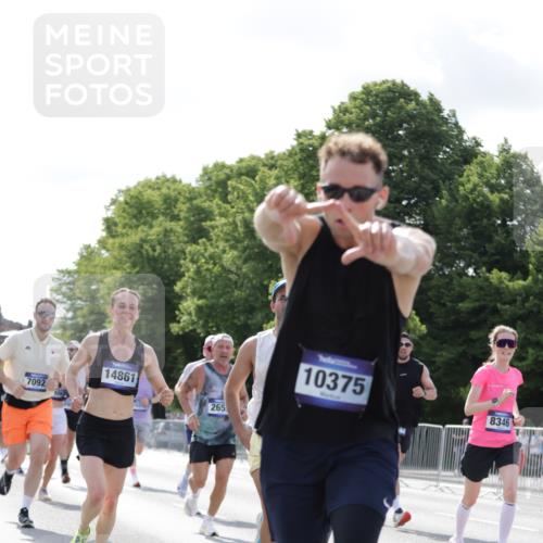 29.06.2025 - hella hamburg halbmarathon Jannik Wohlers http://msf.ph/oto/8223722 29.06.2025 09:51:18 Lombardsbrücke 1520, 1570, 1903, 2653, 2880, 3437, 4297, 4634, 4843, 4865, 4991, 5375, 5410, 6490, 7092, 7105, 7363, 8346, 8871, 8900, 9114, 9364, 10319, 10375, 10480, 10669, 10934, 11021, 11417, 11714, 12623, 12711, 12712, 13183, 13196, 13479, 14346, 14722, 14861, 15542, 15828, 15932, 16281, 16660, 17381, 17382, 17406, 18049, 18356, 18539, 18764 meine-sportfotos.de