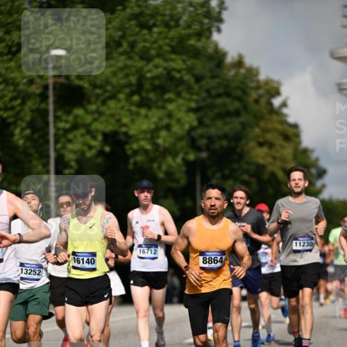 29.06.2025 - hella hamburg halbmarathon Dr. Thomas Lammeyer http://msf.ph/oto/8223740 29.06.2025 09:49:52 Kennedybrücke 1344, 1889, 2243, 3809, 3955, 4477, 4944, 5042, 5048, 7534, 7628, 7901, 8312, 8956, 10298, 10865, 10927, 10929, 11230, 11304 meine-sportfotos.de