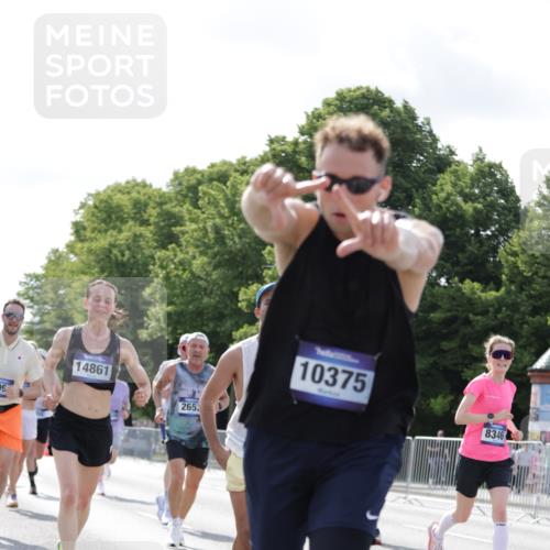 29.06.2025 - hella hamburg halbmarathon Jannik Wohlers http://msf.ph/oto/8223752 29.06.2025 09:51:18 Lombardsbrücke 1520, 1570, 1903, 2653, 2880, 3437, 4297, 4634, 4843, 4865, 4991, 5375, 5410, 6490, 7092, 7105, 7363, 8346, 8871, 8900, 9114, 9364, 10319, 10375, 10480, 10669, 10934, 11021, 11417, 11714, 12623, 12711, 12712, 13183, 13196, 13479, 14346, 14722, 14861, 15542, 15828, 15932, 16281, 16660, 17381, 17382, 17406, 18049, 18356, 18539, 18764 meine-sportfotos.de