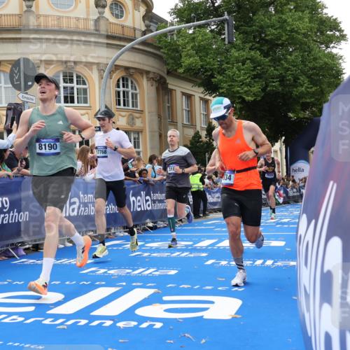 29.06.2025 - hella hamburg halbmarathon Strokosch-Dieckow http://msf.ph/oto/8223820 29.06.2025 10:30:05 Ziel 1758, 2689, 3189, 8190, 8323, 9634, 10270, 12308, 15507, 15672, 17768 meine-sportfotos.de