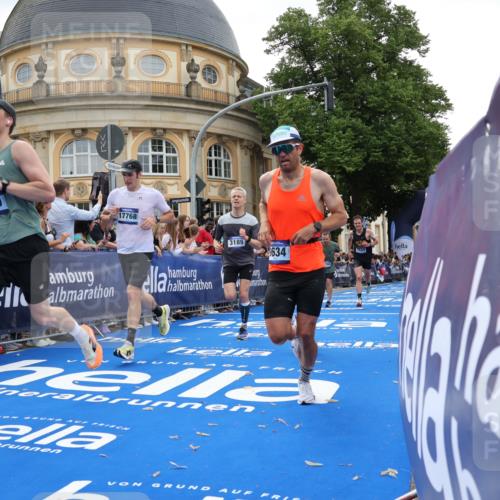 29.06.2025 - hella hamburg halbmarathon Strokosch-Dieckow http://msf.ph/oto/8223871 29.06.2025 10:30:06 Ziel 1758, 2689, 3189, 8190, 8323, 9634, 10270, 12308, 15507, 15672, 17768 meine-sportfotos.de