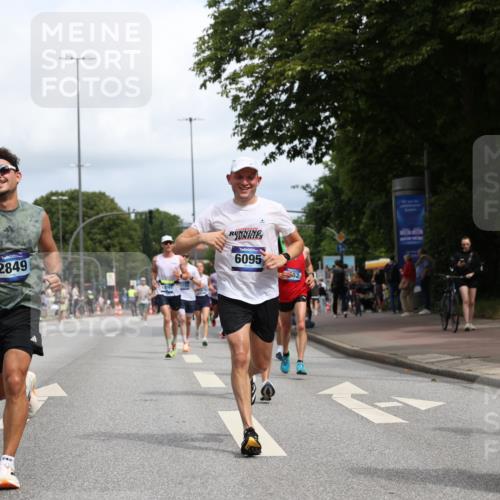 29.06.2025 - hella hamburg halbmarathon Yannick Fuchs http://msf.ph/oto/8223910 29.06.2025 10:33:14 20KM 1710, 2262, 2296, 2719, 2745, 2849, 2980, 3014, 3431, 4148, 5091, 5248, 6095, 6682, 6684, 7110, 8091, 9403, 10218, 11049, 11055, 11281, 11282, 11379, 12137, 12915, 13755, 13800, 14905, 15372, 16075, 16280, 17154, 17623, 17646, 17722, 18761, 19004, 19151 meine-sportfotos.de