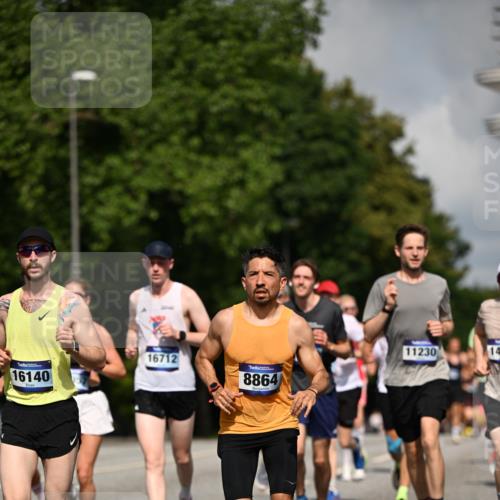 29.06.2025 - hella hamburg halbmarathon Dr. Thomas Lammeyer http://msf.ph/oto/8223973 29.06.2025 09:49:53 Kennedybrücke 1344, 1889, 2243, 3809, 3955, 4477, 4944, 5048, 5660, 7534, 7628, 7901, 8312, 8956, 10298, 10865, 10927, 10929, 11230, 11304 meine-sportfotos.de