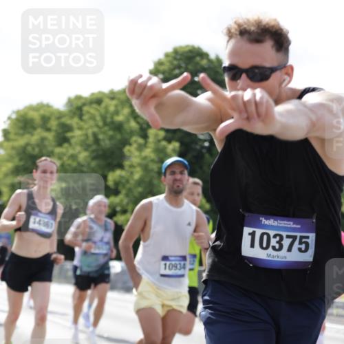 29.06.2025 - hella hamburg halbmarathon Jannik Wohlers http://msf.ph/oto/8223975 29.06.2025 09:51:19 Lombardsbrücke 1520, 1570, 1903, 2653, 2880, 3437, 4297, 4634, 4843, 4865, 4991, 5375, 5410, 6490, 7092, 7105, 7363, 8346, 8871, 8900, 9114, 9364, 10319, 10375, 10480, 10669, 10934, 11021, 11417, 11714, 12623, 12711, 12712, 13183, 13196, 13479, 14346, 14722, 14861, 15542, 15828, 15932, 16281, 16660, 17381, 17382, 17406, 18049, 18356, 18539, 18764 meine-sportfotos.de