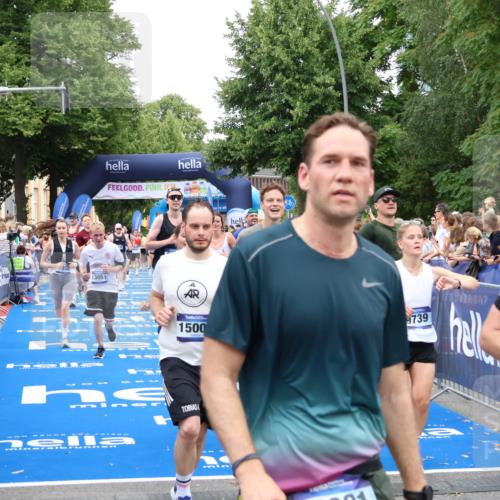 29.06.2025 - hella hamburg halbmarathon Zöllner http://msf.ph/oto/8224040 29.06.2025 10:52:42 Ziel 2346, 2670, 3952, 3999, 5116, 6561, 6562, 7475, 9739, 9869, 10115, 11459, 11689, 12450, 12482, 13051, 14122, 15001, 18982 meine-sportfotos.de