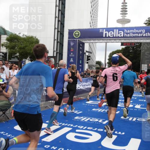 29.06.2025 - hella hamburg halbmarathon Michael Strokosch http://msf.ph/oto/8224067 29.06.2025 10:50:11 Ziel 1216, 1321, 1507, 2020, 3296, 3562, 7176, 8313, 9031, 9303, 9965, 12203, 12235, 13282, 14257, 16403, 18228, 18657, 18658, 18884 meine-sportfotos.de