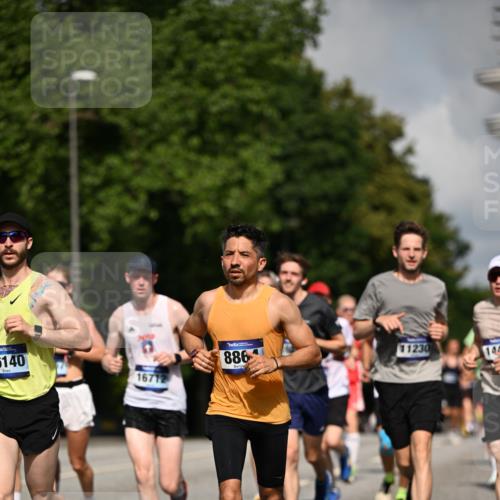 29.06.2025 - hella hamburg halbmarathon Dr. Thomas Lammeyer http://msf.ph/oto/8224072 29.06.2025 09:49:53 Kennedybrücke 1344, 1889, 2243, 3809, 3955, 4477, 4944, 5048, 5660, 7534, 7628, 7901, 8312, 8956, 10298, 10865, 10927, 10929, 11230, 11304 meine-sportfotos.de