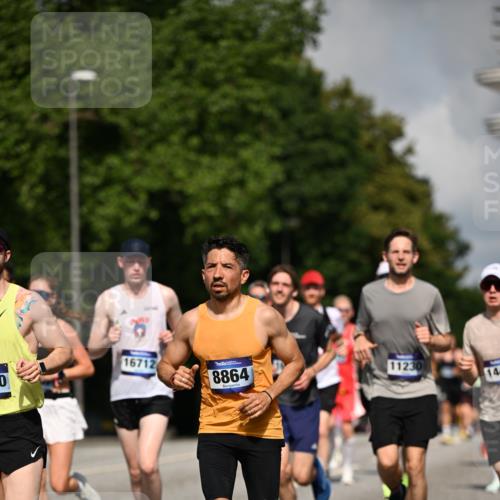 29.06.2025 - hella hamburg halbmarathon Dr. Thomas Lammeyer http://msf.ph/oto/8224097 29.06.2025 09:49:53 Kennedybrücke 1344, 1889, 2243, 3809, 3955, 4477, 4944, 5048, 5660, 7534, 7628, 7901, 8312, 8956, 10298, 10865, 10927, 10929, 11230, 11304 meine-sportfotos.de