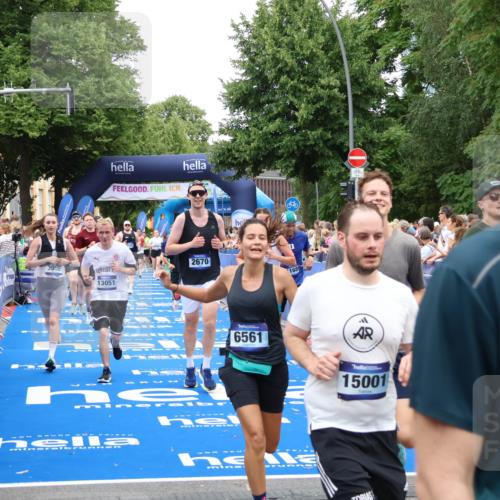 29.06.2025 - hella hamburg halbmarathon Zöllner http://msf.ph/oto/8224098 29.06.2025 10:52:43 Ziel 2287, 2346, 2670, 3952, 3999, 5116, 6561, 6562, 7475, 9739, 9869, 10115, 11459, 11689, 12450, 12482, 13051, 14122, 15001, 16467 meine-sportfotos.de