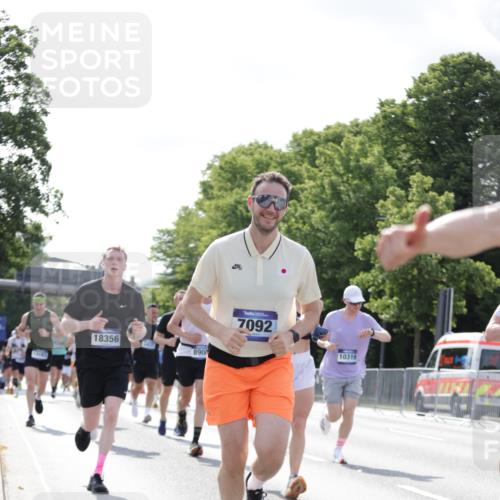 29.06.2025 - hella hamburg halbmarathon Jannik Wohlers http://msf.ph/oto/8224106 29.06.2025 09:51:20 Lombardsbrücke 1520, 1570, 1903, 2653, 2880, 3437, 4297, 4634, 4843, 4865, 4991, 5375, 5410, 6490, 7092, 7105, 7363, 8346, 8871, 8900, 9114, 9364, 10319, 10375, 10480, 10669, 10934, 11021, 11417, 11714, 12623, 12711, 12712, 13183, 13196, 13479, 14346, 14722, 14861, 15185, 15542, 15828, 15932, 16281, 16503, 16660, 17381, 17382, 17406, 18049, 18356, 18539, 18764 meine-sportfotos.de