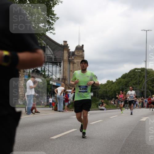 29.06.2025 - hella hamburg halbmarathon Yannick Fuchs http://msf.ph/oto/8224170 29.06.2025 10:46:24 20KM 2287, 2595, 3715, 4557, 4558, 4837, 5032, 5093, 5116, 5378, 5399, 5482, 6164, 6390, 6561, 6562, 7130, 7312, 7475, 7732, 7896, 8139, 8172, 8316, 8661, 8720, 8977, 9093, 9145, 9876, 10115, 11459, 12135, 13301, 13327, 14300, 14791, 15001, 15144, 15275, 15427, 15446, 15506, 15690, 16320, 16357, 17773, 18801 meine-sportfotos.de