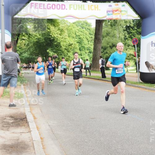 29.06.2025 - hella hamburg halbmarathon MichiJ http://msf.ph/oto/8224181 29.06.2025 10:25:01 Zwischen KM18-KM19 4062, 6829, 6990, 7831, 12488, 18600 meine-sportfotos.de