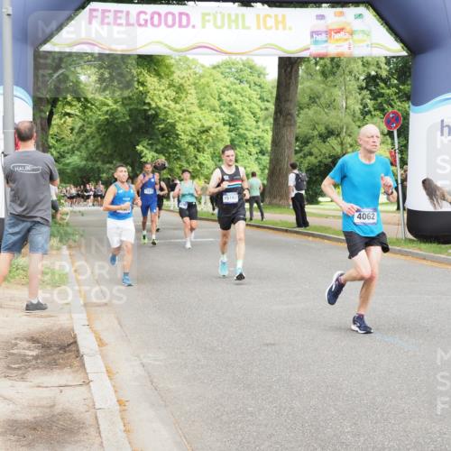 29.06.2025 - hella hamburg halbmarathon MichiJ http://msf.ph/oto/8224201 29.06.2025 10:25:01 Zwischen KM18-KM19 4062, 6829, 6990, 7831, 12488, 18600 meine-sportfotos.de
