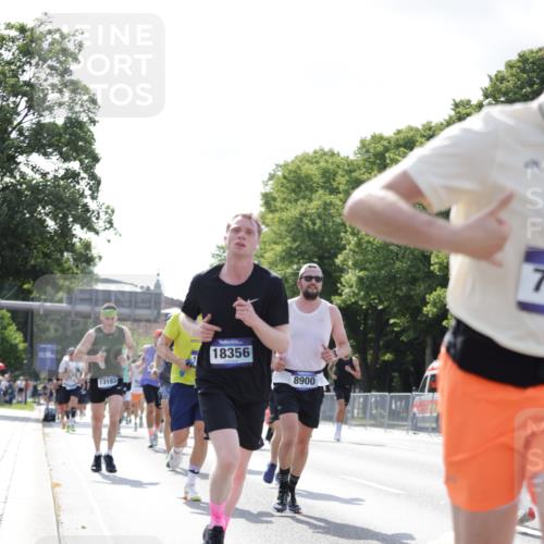 29.06.2025 - hella hamburg halbmarathon Jannik Wohlers http://msf.ph/oto/8224218 29.06.2025 09:51:21 Lombardsbrücke 1520, 1570, 1903, 2653, 2880, 3437, 4634, 4843, 4865, 4991, 5410, 6490, 7092, 7105, 7363, 8346, 8359, 8871, 8900, 9114, 9364, 10319, 10375, 10480, 10669, 10934, 11021, 11417, 11714, 12623, 12711, 12712, 13183, 13196, 13479, 14346, 14861, 15185, 15542, 15828, 15932, 15935, 16281, 16503, 17381, 17382, 17406, 18049, 18330, 18356, 18399, 18539, 18764 meine-sportfotos.de