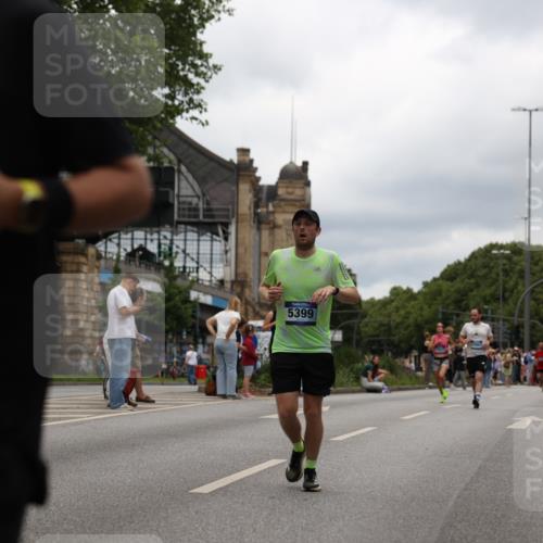 29.06.2025 - hella hamburg halbmarathon Yannick Fuchs http://msf.ph/oto/8224228 29.06.2025 10:46:24 20KM 2287, 2595, 3715, 4557, 4558, 4837, 5032, 5093, 5116, 5378, 5399, 5482, 6164, 6390, 6561, 6562, 7130, 7312, 7475, 7732, 7896, 8139, 8172, 8316, 8661, 8720, 8977, 9093, 9145, 9876, 10115, 11459, 12135, 13301, 13327, 14300, 14791, 15001, 15144, 15275, 15427, 15446, 15506, 15690, 16320, 16357, 17773, 18801 meine-sportfotos.de