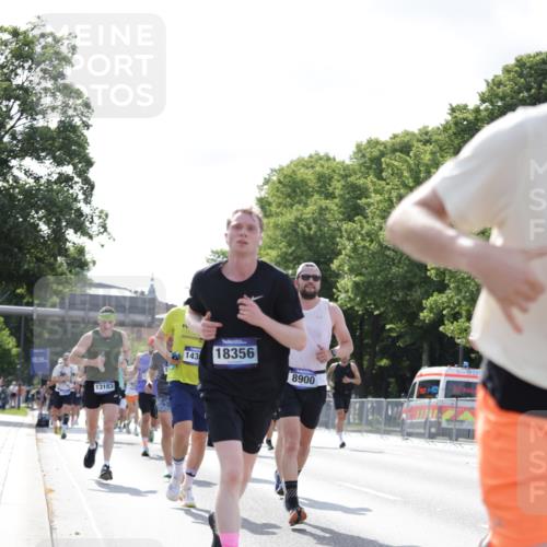 29.06.2025 - hella hamburg halbmarathon Jannik Wohlers http://msf.ph/oto/8224296 29.06.2025 09:51:21 Lombardsbrücke 1520, 1570, 1903, 2653, 2880, 3437, 4634, 4843, 4865, 4991, 5410, 6490, 7092, 7105, 7363, 8346, 8359, 8871, 8900, 9114, 9364, 10319, 10375, 10480, 10669, 10934, 11021, 11417, 11714, 12623, 12711, 12712, 13183, 13196, 13479, 14346, 14861, 15185, 15542, 15828, 15932, 15935, 16281, 16503, 17381, 17382, 17406, 18049, 18330, 18356, 18399, 18539, 18764 meine-sportfotos.de