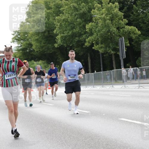 29.06.2025 - hella hamburg halbmarathon Jannik Wohlers http://msf.ph/oto/8224297 29.06.2025 10:27:33 Lombardsbrücke 1148, 5177, 5847, 6632, 7497, 8215, 9567, 9688, 11692, 11739, 12780, 12823, 12842, 13568, 13678, 13860, 14155, 15607, 15608, 16569, 16804, 18626 meine-sportfotos.de