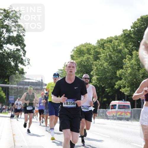 29.06.2025 - hella hamburg halbmarathon Jannik Wohlers http://msf.ph/oto/8224342 29.06.2025 09:51:21 Lombardsbrücke 1520, 1570, 1903, 2653, 2880, 3437, 4634, 4843, 4865, 4991, 5410, 6490, 7092, 7105, 7363, 8346, 8359, 8871, 8900, 9114, 9364, 10319, 10375, 10480, 10669, 10934, 11021, 11417, 11714, 12623, 12711, 12712, 13183, 13196, 13479, 14346, 14861, 15185, 15542, 15828, 15932, 15935, 16281, 16503, 17381, 17382, 17406, 18049, 18330, 18356, 18399, 18539, 18764 meine-sportfotos.de