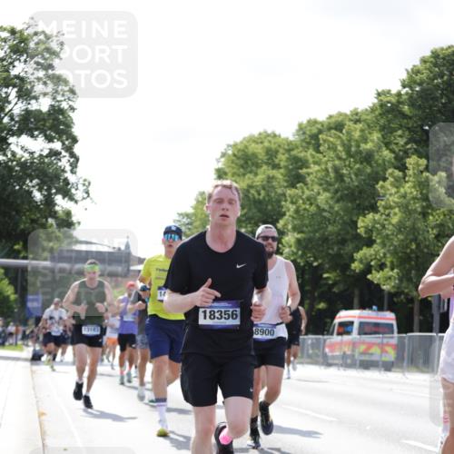29.06.2025 - hella hamburg halbmarathon Jannik Wohlers http://msf.ph/oto/8224362 29.06.2025 09:51:21 Lombardsbrücke 1520, 1570, 1903, 2653, 2880, 3437, 4634, 4843, 4865, 4991, 5410, 6490, 7092, 7105, 7363, 8346, 8359, 8871, 8900, 9114, 9364, 10319, 10375, 10480, 10669, 10934, 11021, 11417, 11714, 12623, 12711, 12712, 13183, 13196, 13479, 14346, 14861, 15185, 15542, 15828, 15932, 15935, 16281, 16503, 17381, 17382, 17406, 18049, 18330, 18356, 18399, 18539, 18764 meine-sportfotos.de